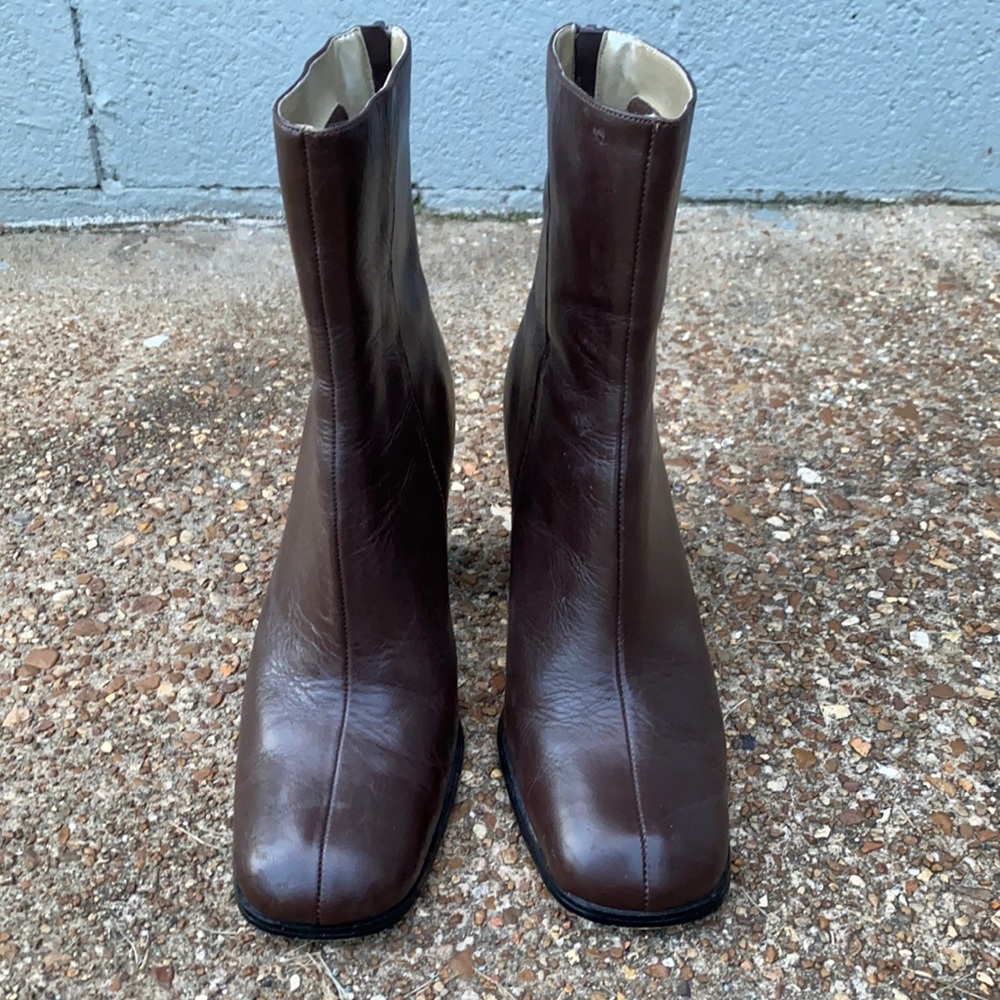 Vintage heeled brown boots